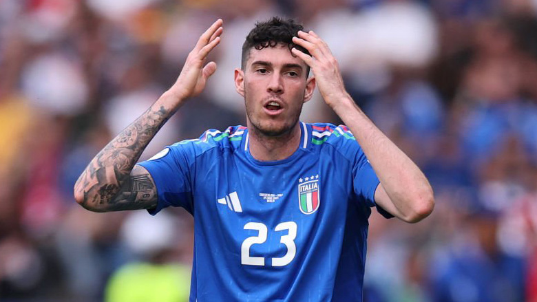 Kết quả bóng đá Thụy Sỹ vs Italia: Công thủ tệ đều, Azzurri sớm thành cựu vương - Ảnh 3