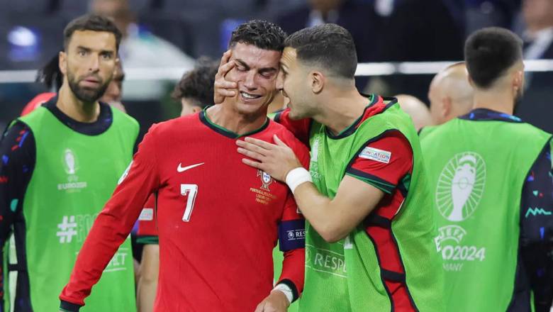 Bồ Đào Nha thắng nhờ luân lưu: Màn chết hụt và giọt nước mắt của Ronaldo - Ảnh 1