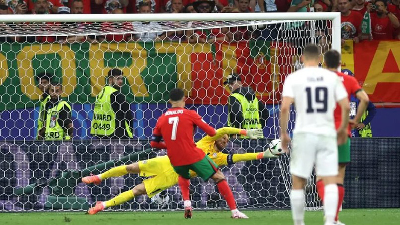 Kết quả bóng đá Bồ Đào Nha vs Slovenia: Diogo Costa cứu rỗi Ronaldo - Ảnh 1