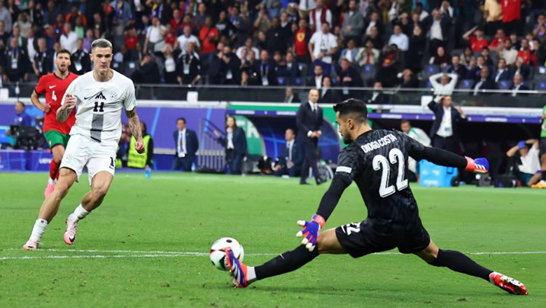Kết quả bóng đá Bồ Đào Nha vs Slovenia: Diogo Costa cứu rỗi Ronaldo - Ảnh 2