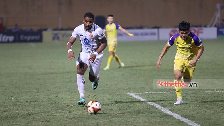 Rafaelson nhận hat-trick giải thưởng ở V.League 2023/2024 nhưng không dự lễ trao giải - Ảnh 1