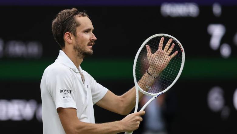 Alcaraz ngược dòng hạ Medvedev, giành vé đầu tiên vào chung kết Wimbledon 2024 - Ảnh 2