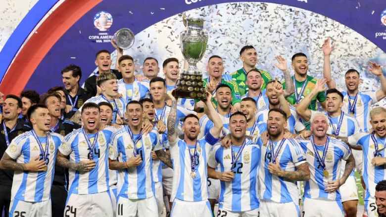 Argentina bảo vệ thành công ngai vàng Copa America: Messi khóc rồi lại cười - Ảnh 1