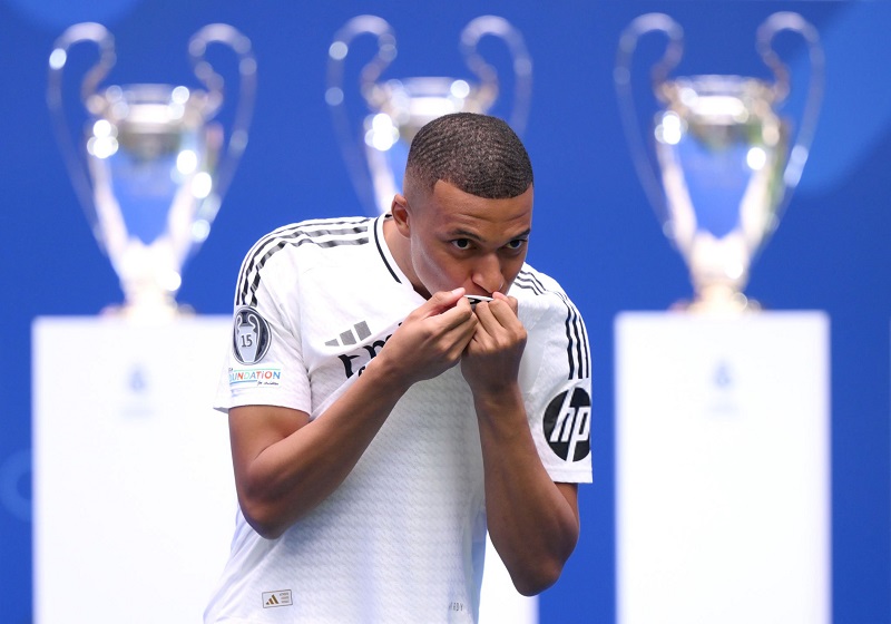 Mbappe ra mắt Real Madrid, tuyên bố cống hiến cả đời - Ảnh 1