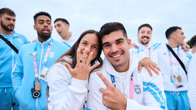 Tuyển thủ Argentina cầu hôn bạn gái ngay tại Olympic Paris 2024 - Ảnh 2