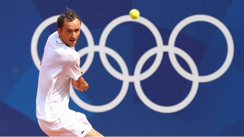 Kết quả tennis Olympic Paris hôm nay 1/8: Djokovic vào tứ kết, Medvedev bị loại - Ảnh 1