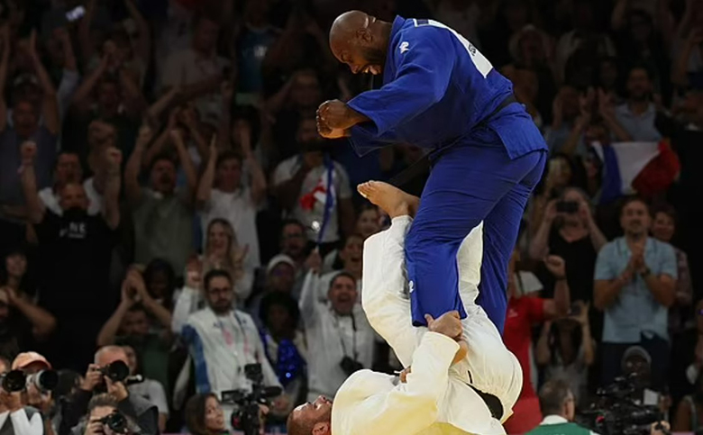 Ngôi sao Judo bị cấm thi đấu khi đá vào hạ bộ VĐV chủ nhà ở Olympic Paris 2024 - Ảnh 1