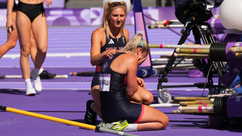 VĐV nhảy cao gây sốt vì vừa thi đấu vừa... ngủ vẫn giành HCV Olympic Paris 2024 - Ảnh 4