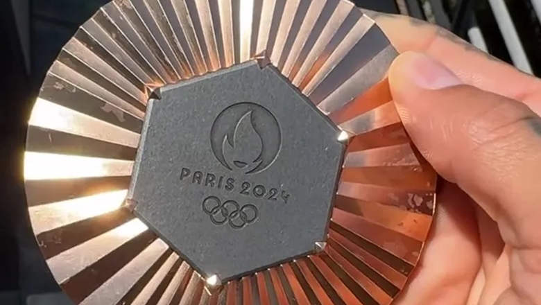 VĐV người Mỹ: 'Huy chương Olympic Paris 2024 bị sứt mẻ, xỉn màu chỉ sau 1 tuần' - Ảnh 1