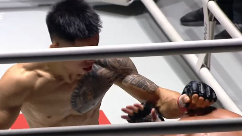 Văn Nam giành chiến thắng trong ngày ra mắt ONE Championship - Ảnh 1