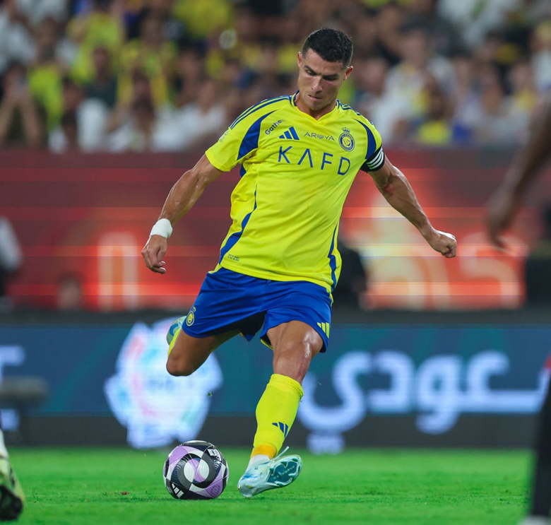 Ronaldo lập siêu phẩm sút phạt, Al Nassr thắng trận mở màn giải VĐQG - Ảnh 2