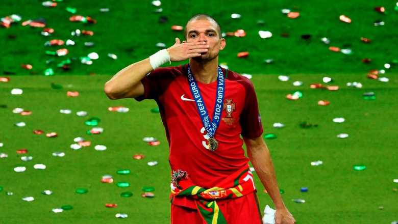 Pepe và trận Chung kết EURO 2016 điên rồ: Gã đồ tể bảo vệ ngai vàng của Bồ Đào Nha - Ảnh 1