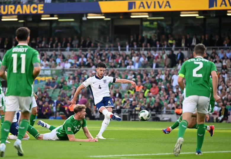 Declan Rice và Jack Grealish bị CĐV Ireland gọi là 'rắn độc' - Ảnh 1