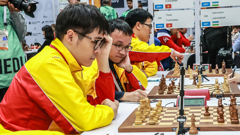 ĐT cờ vua Việt Nam đánh bại ĐKVĐ ở Olympiad 100 - Ảnh 1