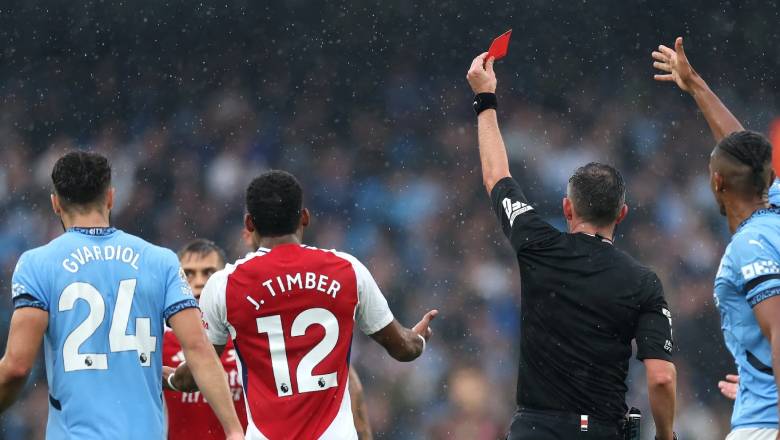 Arsenal 'ôm hận' vì tấm thẻ đỏ lãng xẹt: Ai đúng, ai sai? - Ảnh 1