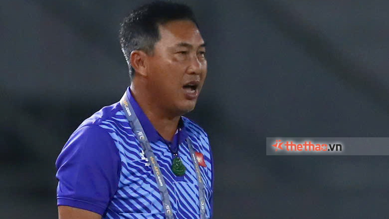 HLV Hứa Hiền Vinh: 'U20 Việt Nam chơi bóng vẫn còn cầu kỳ' - Ảnh 1