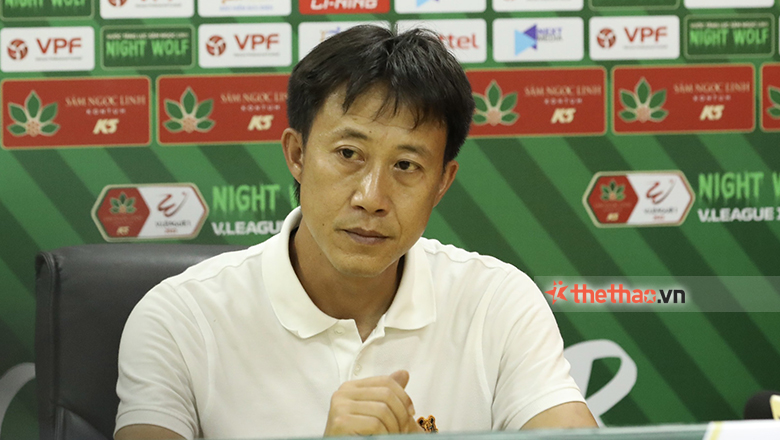 HLV đầu tiên ở V.League 2024/2025 nhận án phạt - Ảnh 1