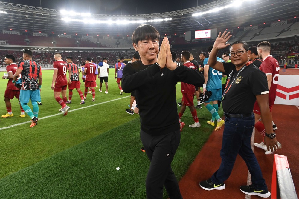 HLV Shin Tae Yong than thở gặp khó khăn khi hội quân đá vòng loại World Cup 2026 - Ảnh 1