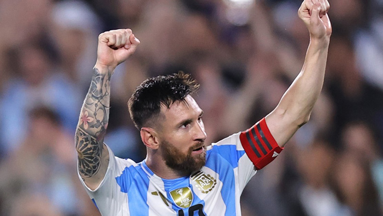 Ronaldo kiếm tiền số 1 thế giới bóng đá, gấp đôi Messi trong năm 2024 - Ảnh 1