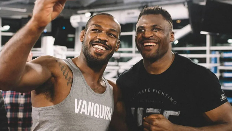 Chủ tịch PFL để ngỏ khả năng Jon Jones đấu Ngannou - Ảnh 1