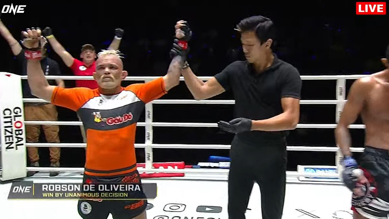 Robson Oliveira thắng trận thứ 2 liên tiếp tại ONE Lumpinee - Ảnh 1