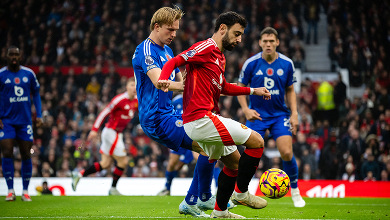 MU thắng Leicester, bất bại dưới thời Van Nistelrooy - Ảnh 1