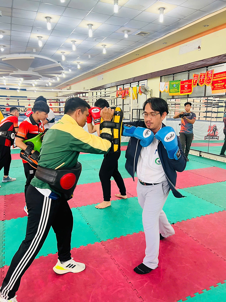 Học viện Muay Kickboxing TPHCM chia sẻ cùng sinh viên UMT về mô hình vận hành DN thể thao - Ảnh 4