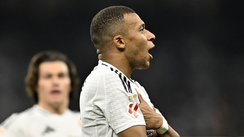 Mbappe toả sáng trở lại, Real Madrid chiếm ngôi đầu của Barca - Ảnh 1