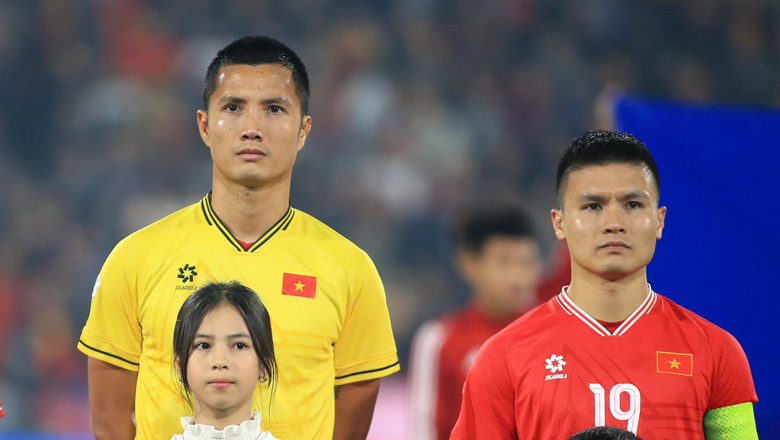 Đội hình xuất phát Việt Nam vs Singapore: Nguyễn Filip, Quang Hải ngồi ngoà - Ảnh 2