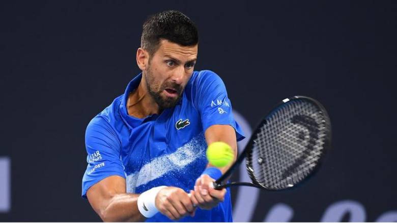 Djokovic ra quân ấn tượng tại Brisbane International, Kyrgios bị loại sớm - Ảnh 1