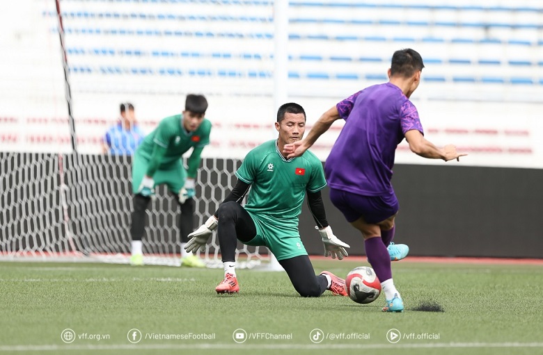 Hé lộ thủ môn bắt chính cho ĐT Việt Nam ở chung kết lượt đi ASEAN Cup 2024 - Ảnh 1