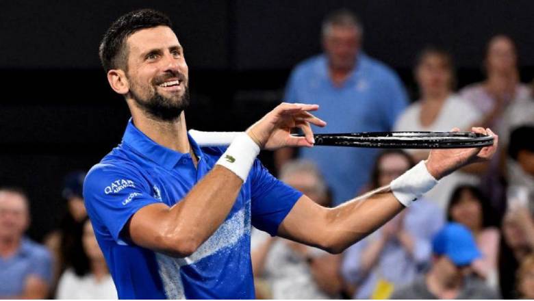 Djokovic đánh bại Monfils lần thứ 20, vào tứ kết Brisbane International 2025 - Ảnh 1