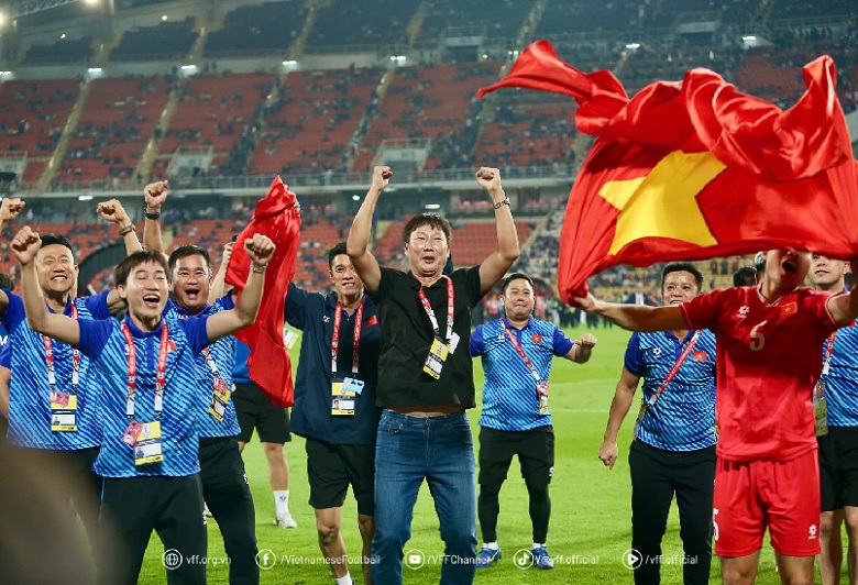 HLV Kim Sang Sik: ‘ASEAN Cup 2024 là chức vô địch lịch sử’ - Ảnh 1