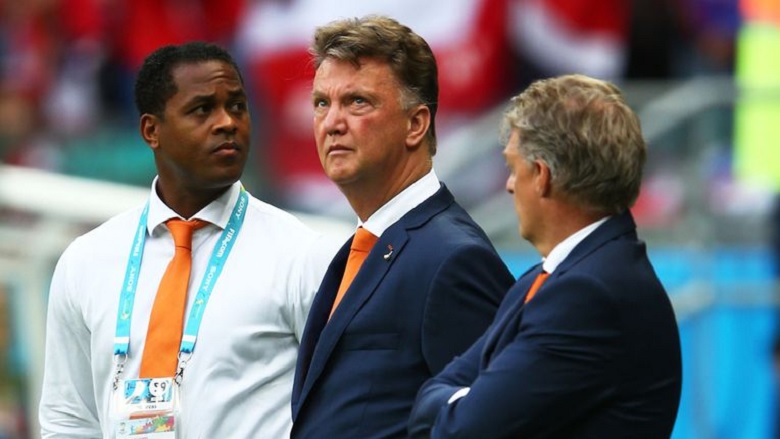 Sau Kluivert, Indonesia tiếp tục gây sốc với Louis van Gaal - Ảnh 2