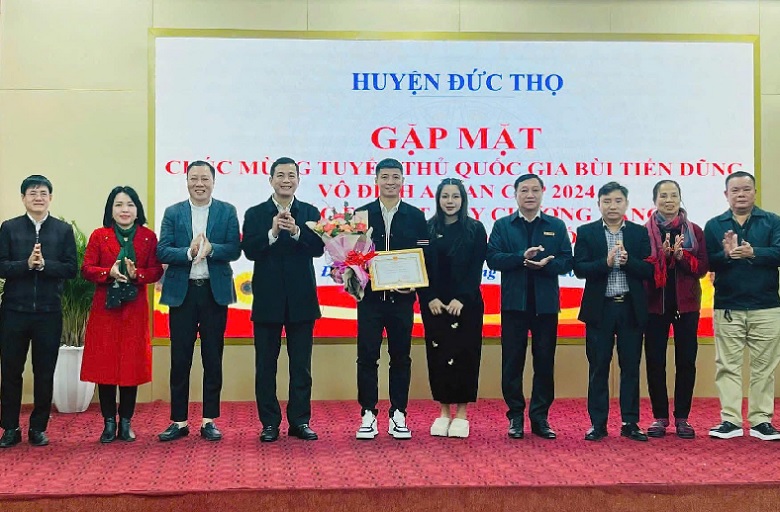 Bùi Tiến Dũng được vinh danh tại quê nhà sau khi giúp ĐT Việt Nam vô địch ASEAN Cup 2024 - Ảnh 3