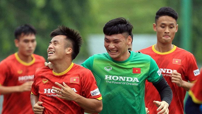 Tuyển thủ Việt Nam bỏ đua vô địch V.League, xuống hạng Nhất - Ảnh 1