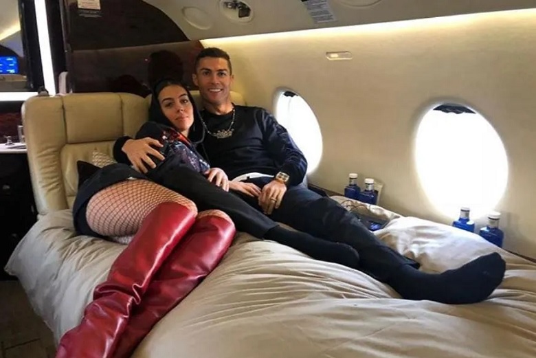 Chuyên cơ trị giá 61 triệu bảng của Ronaldo gặp sự cố tại Manchester - Ảnh 2