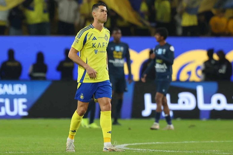 Duran bị thẻ đỏ, Ronaldo bất lực nhìn Al Nassr nhận thất bại đầu tiên trong năm 2025 - Ảnh 1