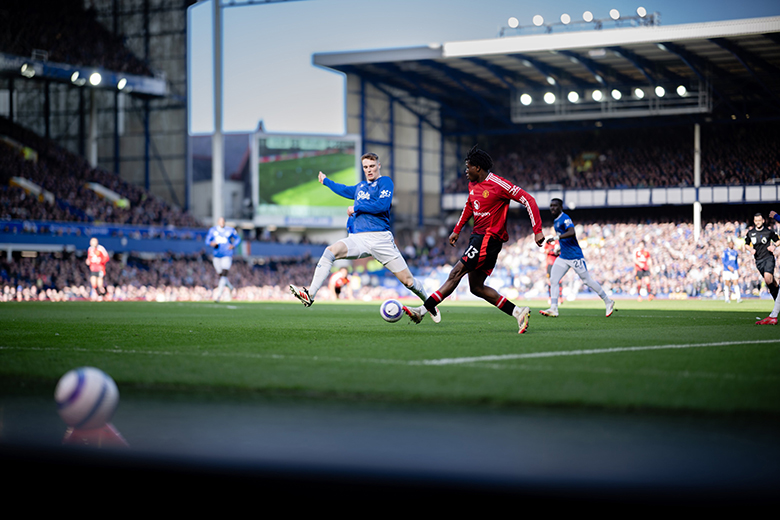 MU hòa kịch tính Everton, thoát thua nhờ 2 siêu phẩm trong 9 phút - Ảnh 3