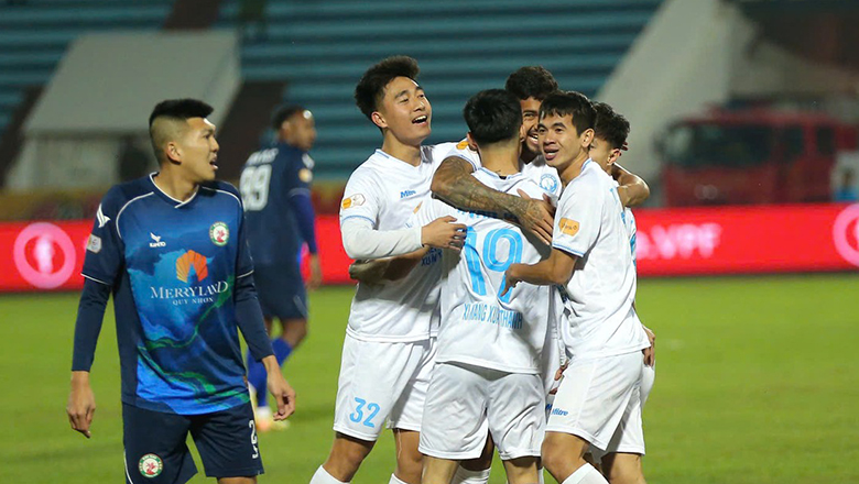 Nam Định vùi sập Bình Định, trở lại ngôi đầu V.League - Ảnh 2