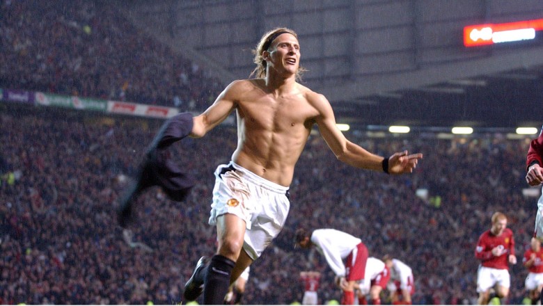 Diego Forlan: Người thay đổi luật FIFA bằng một pha ăn mừng - Ảnh 1