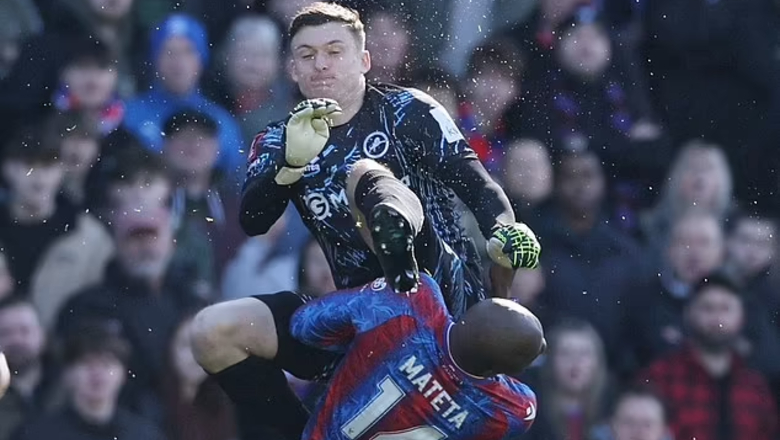 Crystal Palace: Tiền đạo của chúng tôi suýt chết vì cú song phi trúng mặt ở FA Cup - Ảnh 1