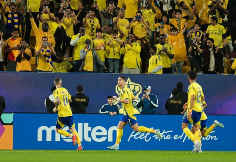 Ronaldo rực sáng, Al Nassr hiên ngang vào tứ kết cúp C1 châu Á - Ảnh 1