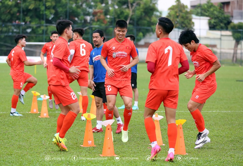 Tân binh Võ Hoàng Minh Khoa được trao số áo đặc biệt tại ĐT Việt Nam - Ảnh 3