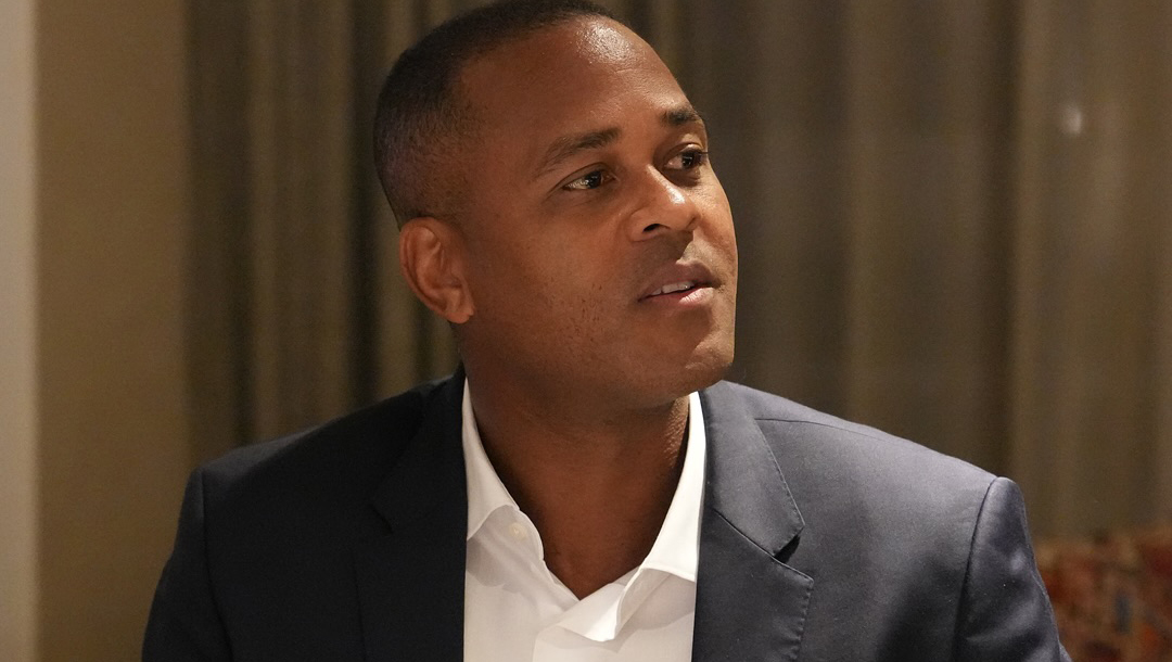 Patrick Kluivert là chú cừu không thể dẫn 'đàn sư tử' Indonesia - Ảnh 1