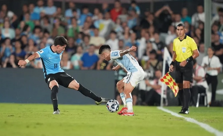 Vắng Messi, Argentina vẫn khiến Uruguay ôm hận ở vòng loại World Cup - Ảnh 1