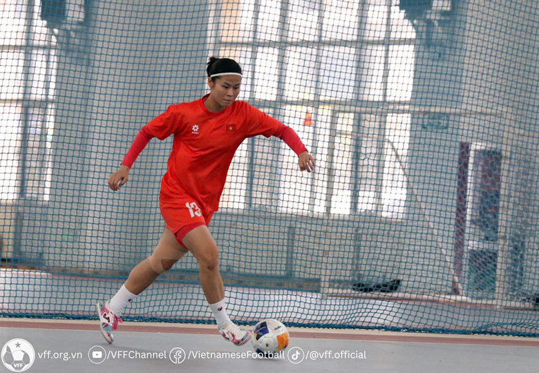 Futsal nữ Việt Nam tập buổi đầu tiên tại Trung Quốc, chốt danh sách dự giải vô địch châu Á - Ảnh 1