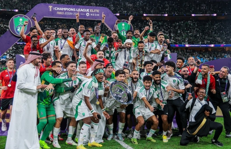 Bộ ba cựu binh Ngoại hạng Anh lập siêu kỷ lục, Messi và Ronaldo nhìn vào cũng phải ghen tị - Ảnh 1