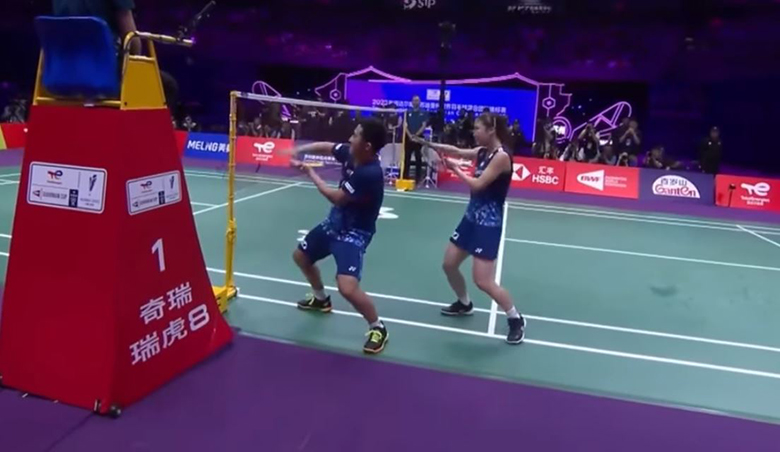 Tay vợt Trung Quốc ăn mừng trả đũa đối thủ Nhật Bản tại Sudirman Cup 2025 - Ảnh 2