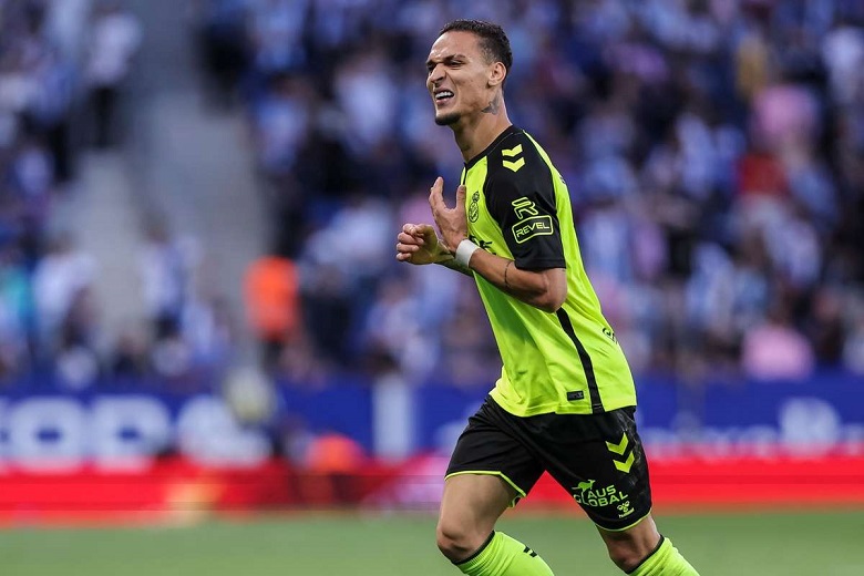 Antony lập siêu phẩm phút bù giờ, Betis ngược dòng tiến gần vé dự Cúp C1 châu Âu - Ảnh 1